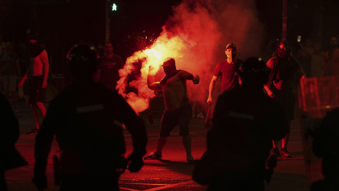 "Querían quemar a gente viva": Presidente serbio denuncia violencia en protestas