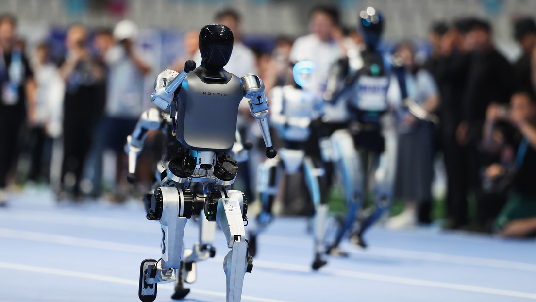 Los primeros juegos de robots humanoides del mundo arrancan en China (FOTOS, VIDEOS)