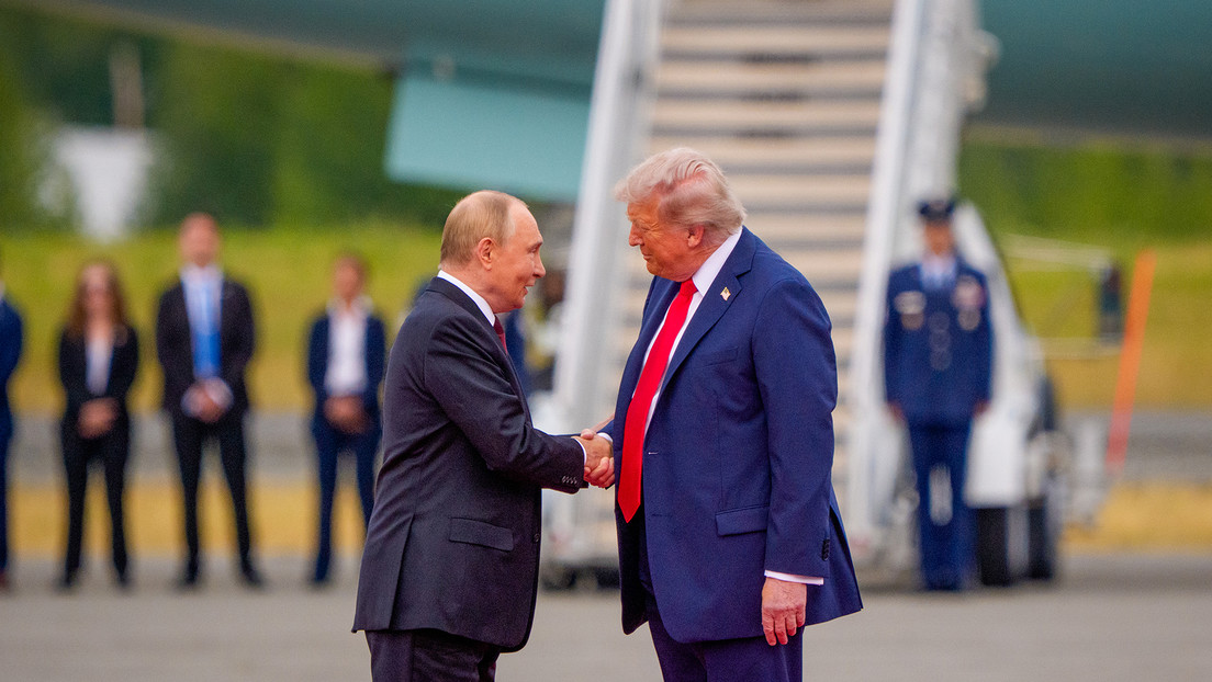 Putin revela qué palabras le dijo a Trump al saludarse en el aeródromo de Anchorage