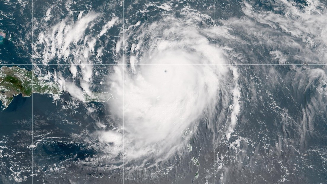 El huracán Erin alcanza categoría 5