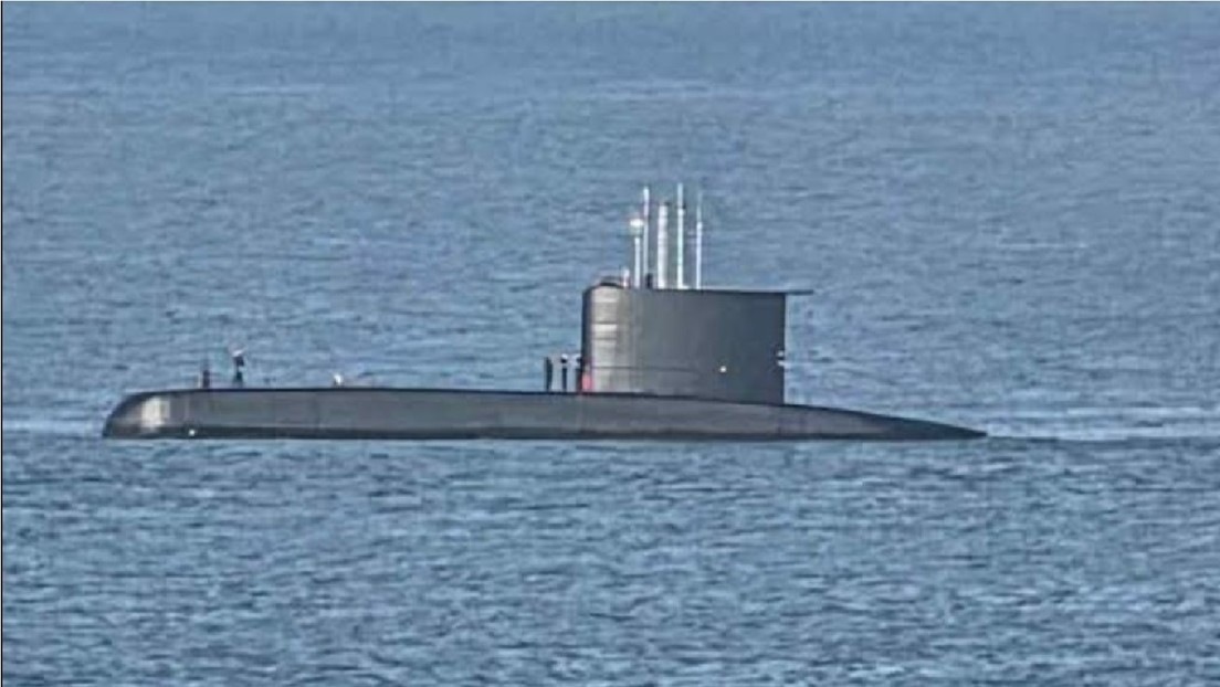 Un submarino chileno sorprende a bañistas en una playa de México (FOTOS, VIDEOS)