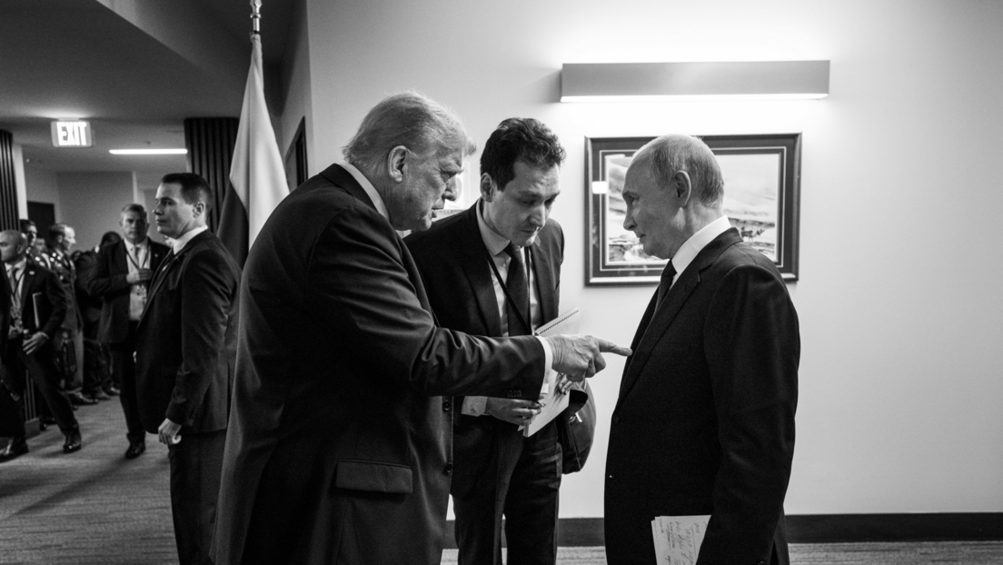 Hallan documentos preparatorios para la cumbre Putin-Trump en un hotel de Alaska