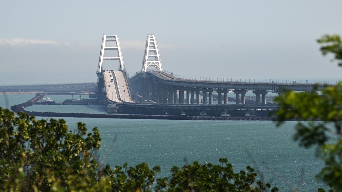 Rusia frustra un ataque terrorista de Kiev con coche bomba contra el puente de Crimea