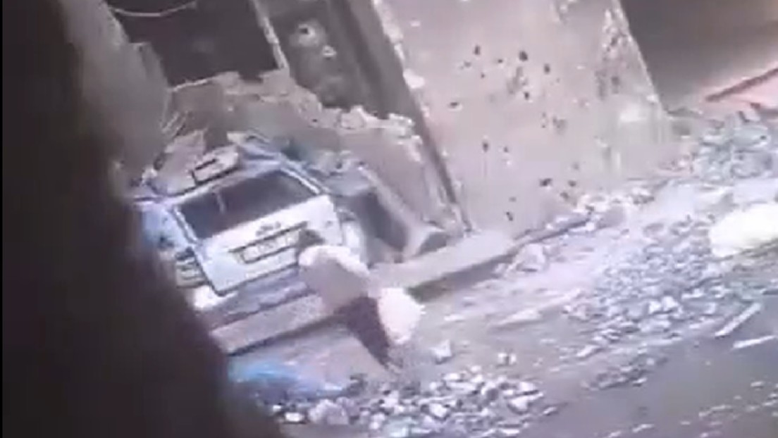 FUERTE VIDEO: Misil israelí impacta contra una niña que llevaba agua en Gaza