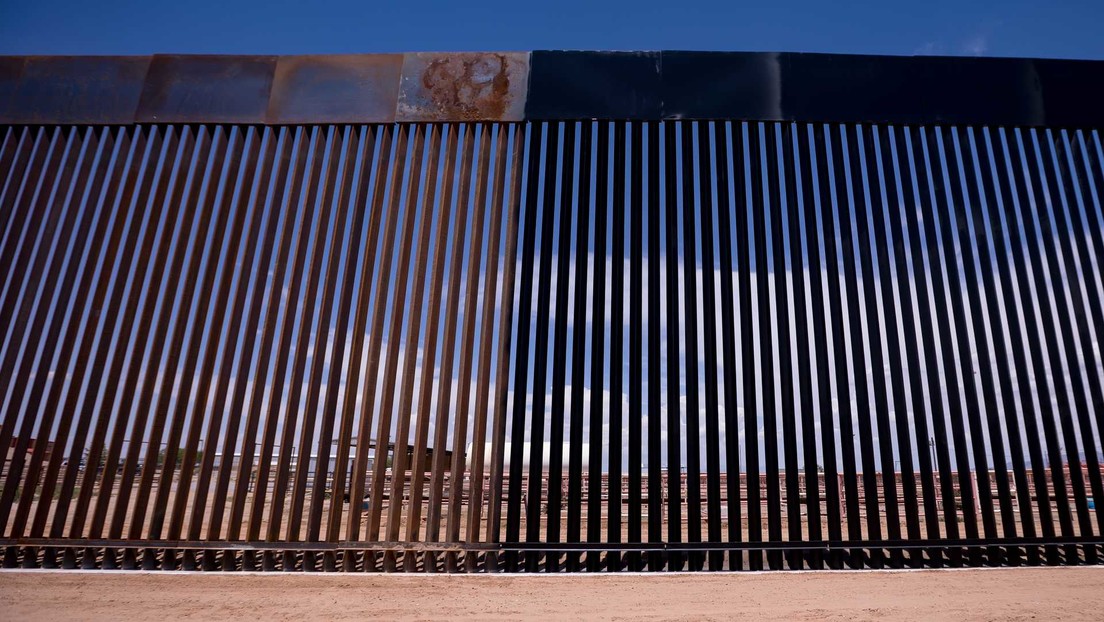 Trump quiere pintar de negro el muro fronterizo para que sea "aún más difícil de escalar"