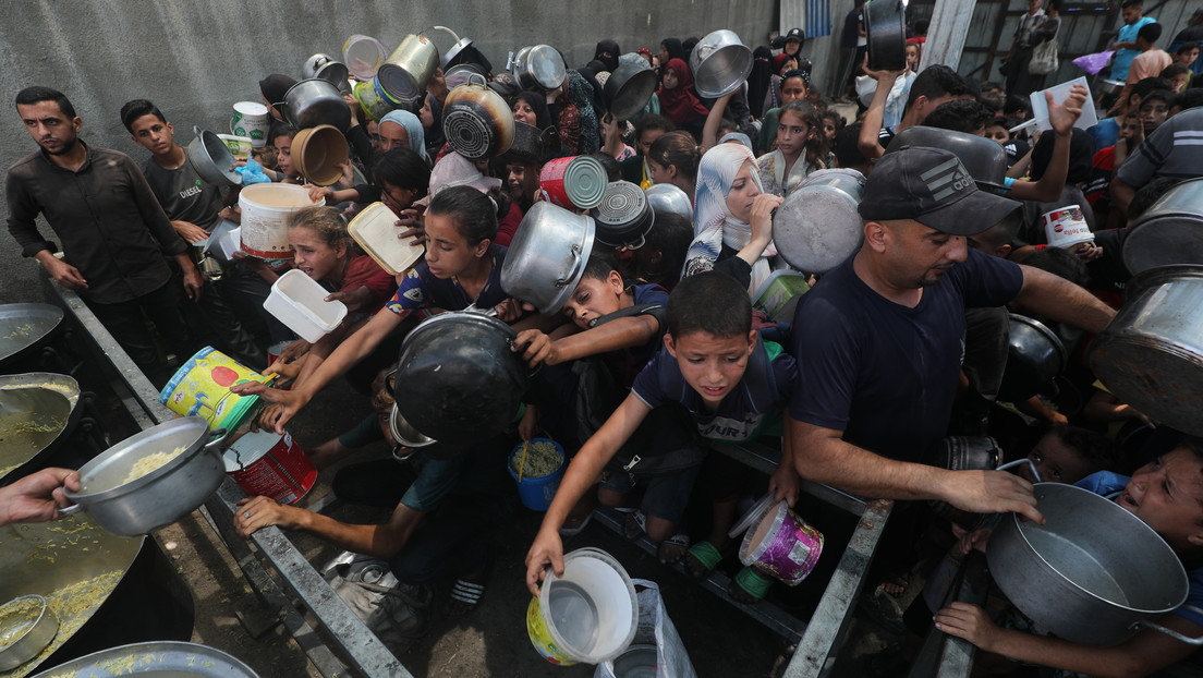 Netanyahu tacha de "engaño" fotos de niños muriéndose de hambre en Gaza