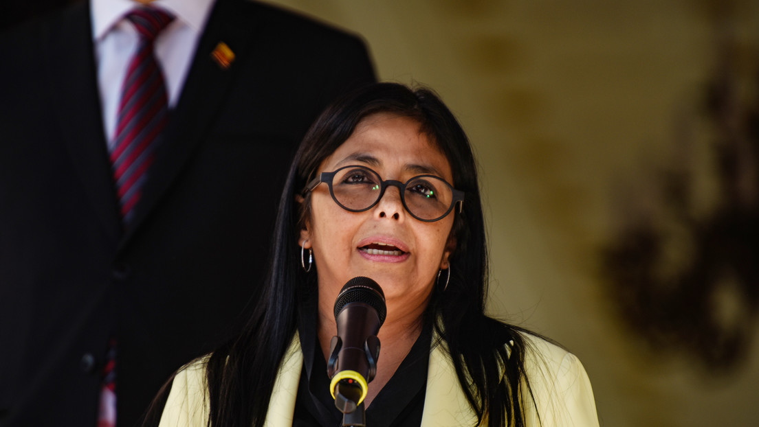 Delcy Rodríguez denuncia que es "un patético 'show' lo que se pretende contra Maduro"