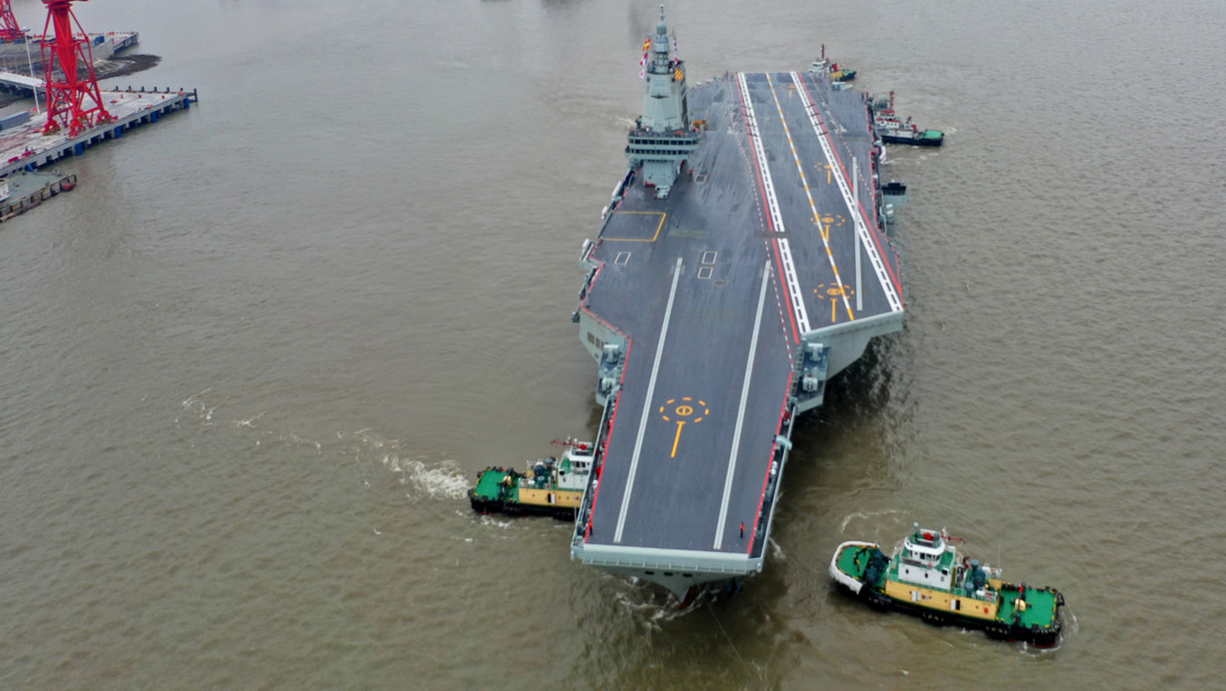 El portaviones más grande y avanzado de China podría incorporarse al servicio para esta fecha