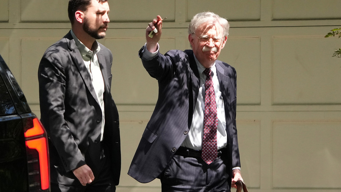 Vance: Bolton podría enfrentarse a juicio