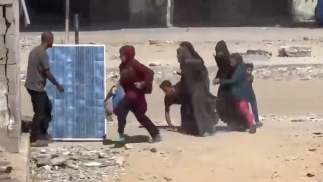 Soldados israelíes abren fuego contra civiles que buscan refugio en Gaza (VIDEO)