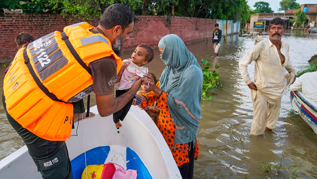 FOTOS: Lluvias récord en India y Pakistán dejan decenas de muertos