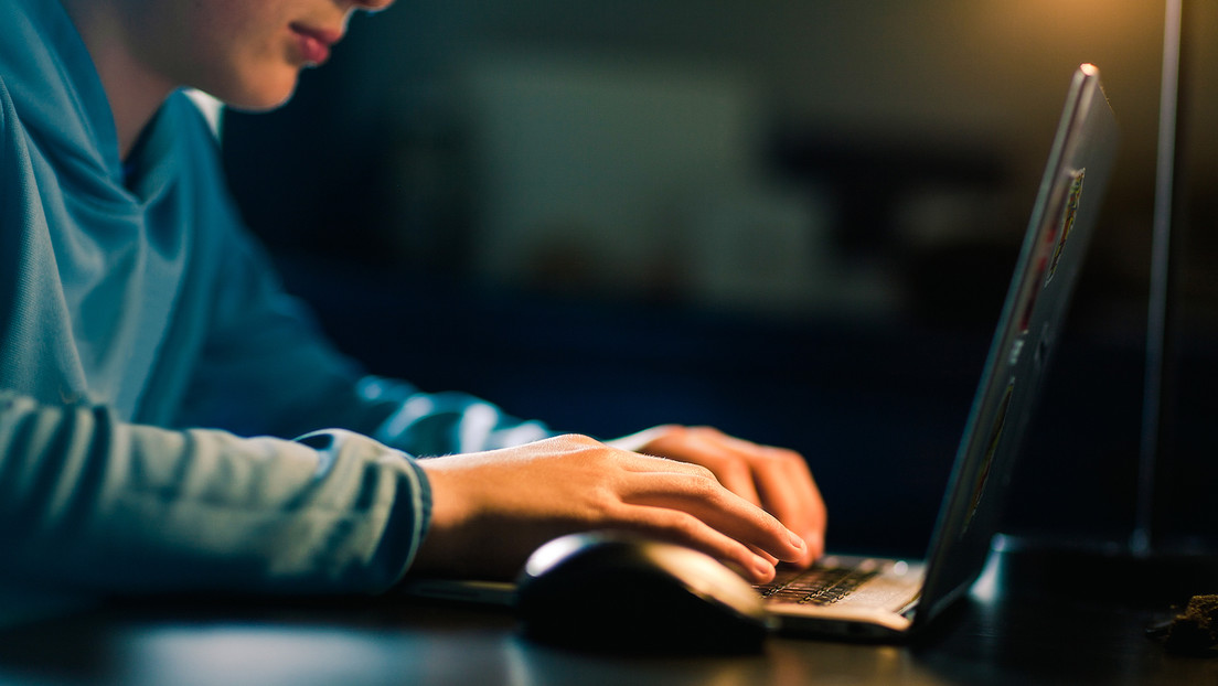 "Entrenador suicida": Demandan a ChatGPT por ayudar a un adolescente a quitarse la vida