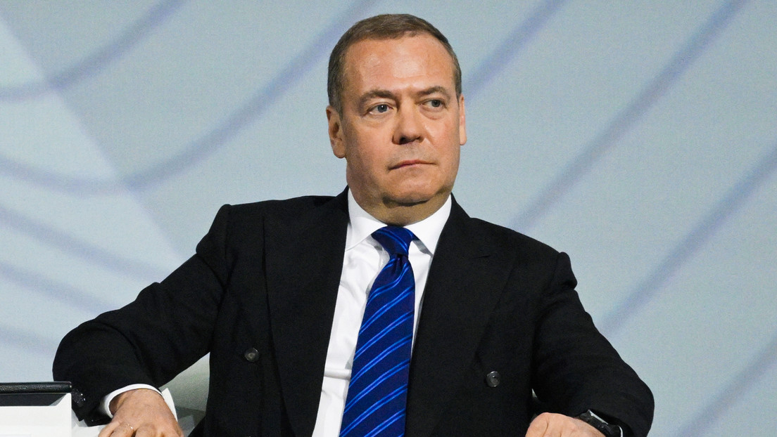 "Salió bien": Medvédev comenta nueva ola de tensiones entre "orgullosos polacos y neonazis de Kiev"