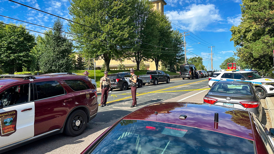 Dos niños muertos y 17 personas heridas deja tiroteo en instituto católico de Mineápolis