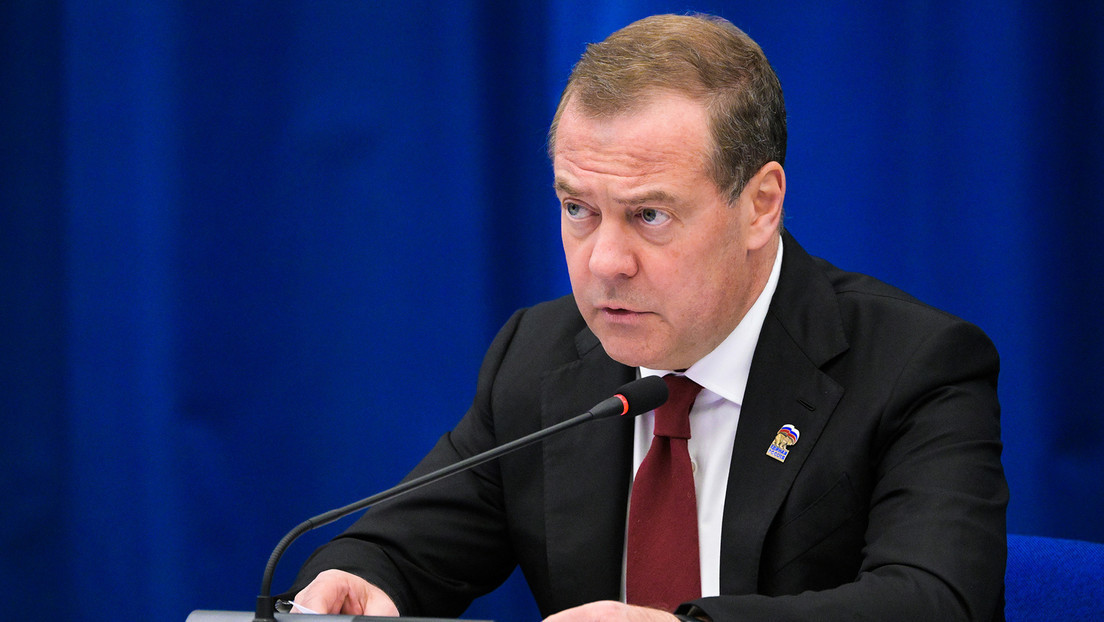 "Polillas hipnotizadas": Medvédev advierte sobre el "fuego fatal" de la OTAN