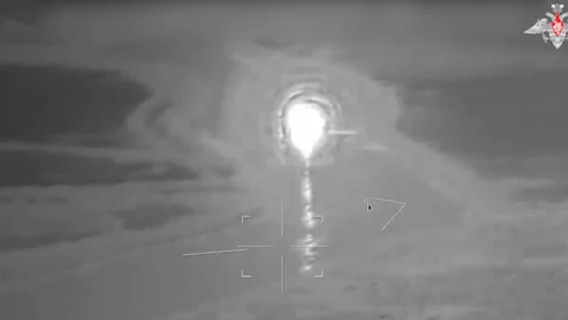 VIDEO: Así hundió una lancha 'suicida' rusa al buque espía ucraniano