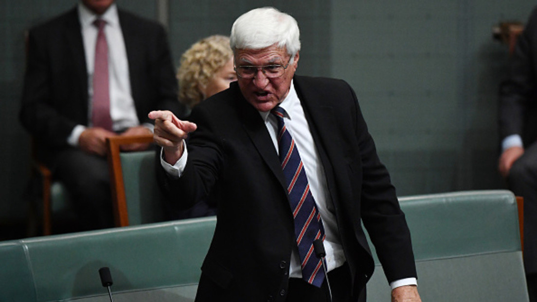 Un diputado australiano amenaza con golpear a periodista que mencionó su origen libanés (VIDEO)