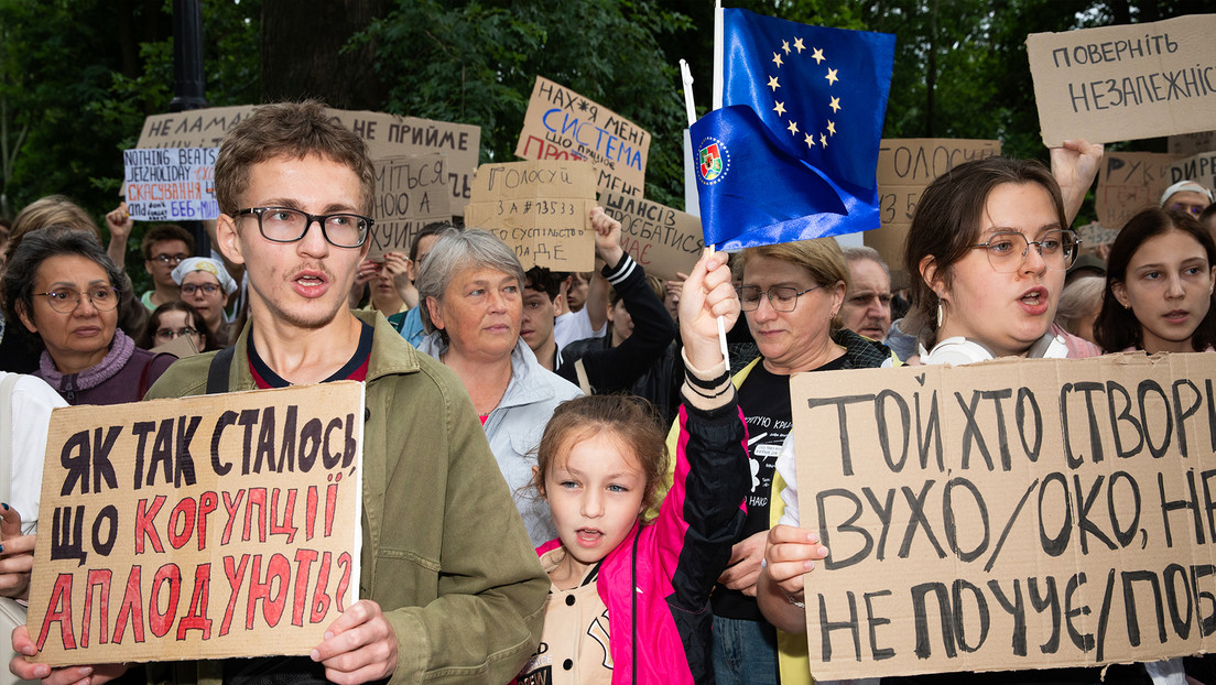 Kiev restringe las concentraciones tras las protestas masivas antigobierno