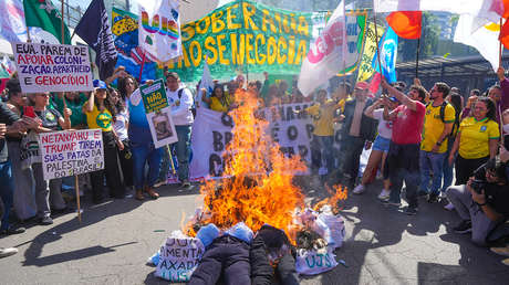 "Atrás, fascista": queman muñecos de Trump y banderas de EE.UU. en protestas en Brasil