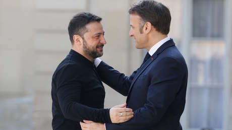 'Influencer' demandada por Macron dice que él "es como Zelenski" controlado por "alguien en la sombra"