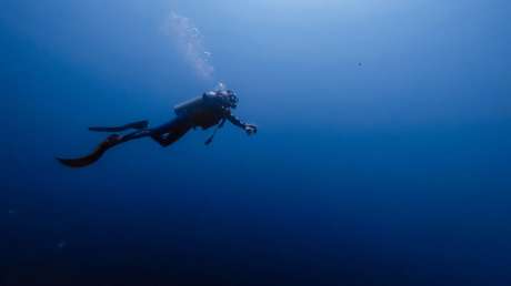 Un buzo pasa 5 días atrapado en una cueva submarina: así logró sobrevivir