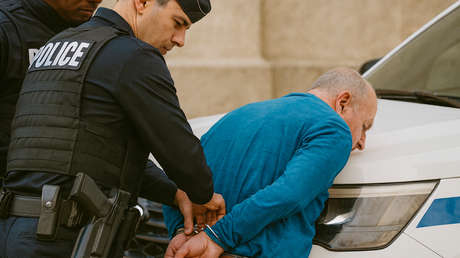 Acusan a francés sexagenario de embriagar y violar con terceros a su esposa