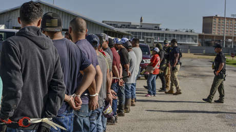 "Miedo, terror y discriminación racial": Las redadas atemorizan a los latinos en California