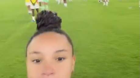 VIDEO: Futbolista se mofa de la derrota de sus rivales y genera polémica