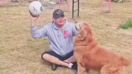 VIDEO: Un gobernador mexicano entrevista a su perro en rueda de prensa (y el animal responde de manera extraña)