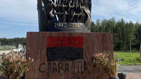 Vandalizan el monumento de la masacre de Volinia en Polonia con una consigna de nazis ucranianos