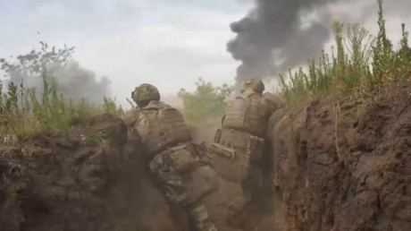 VIDEO: Militares rusos que liberaron una ciudad clave perfeccionan su destreza con impresionantes ejercicios