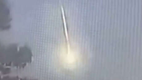 VIDEO: Un meteorito más antiguo que la Tierra se estrella contra una casa