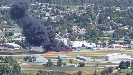 Avioneta se incendia tras chocar con otra al aterrizar en aeropuerto de EE.UU. (VIDEO)