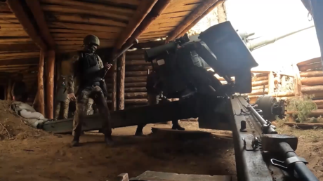 VIDEO: Salvas de obuses rusos arrasan puntos de control de drones y de personal militar ucraniano