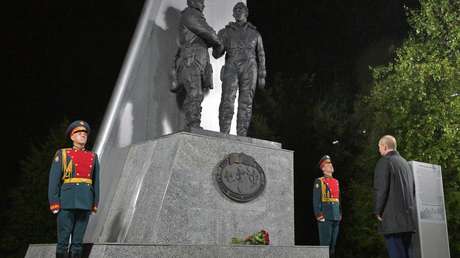 VIDEO: Putin honra la hazaña de los pilotos soviéticos y estadounidenses antes de reunirse con Trump