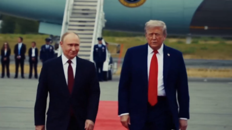 En cámara lenta y con banda sonora épica: el apretón de manos de Putin y Trump, en un nuevo video de la Casa Blanca