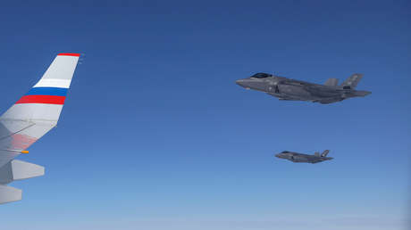 VIDEO: Cazas F-35 de EE.UU. escoltan el avión de Putin