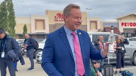 Congresista se alegra por la 'tregua' entre medios rusos y estadounidenses en Alaska