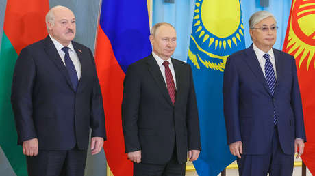 Putin informa a homólogos de países vecinos los resultados de su reunión con Trump