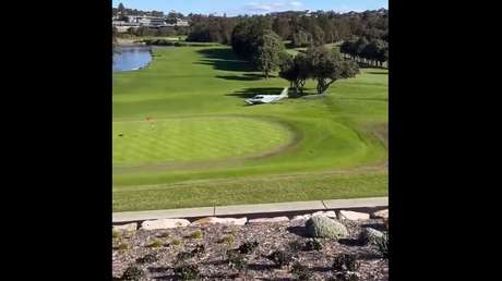 VIDEOS: Una avioneta se estrella en un campo de golf en Australia