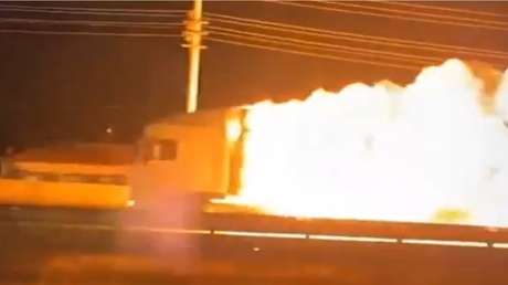 VIDEOS: Un camión en llamas se desplaza 8 kilómetros por una carretera en Turquía