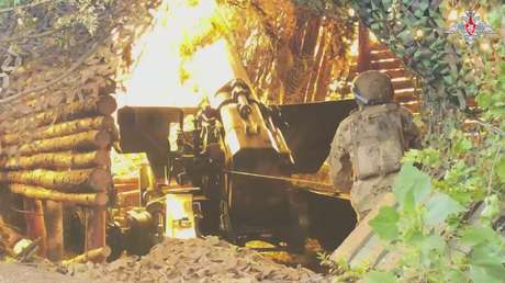 VIDEO: Cañones rusos convierten en cenizas almacenes de municiones y posiciones de Kiev