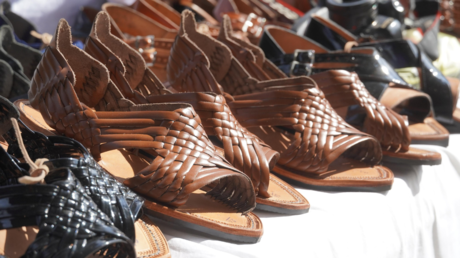 Adidas baja la cabeza frente a una comunidad indígena por plagio