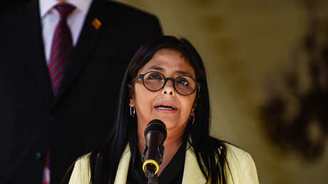 Delcy Rodríguez denuncia que es "un patético 'show' lo que se pretende contra Maduro"