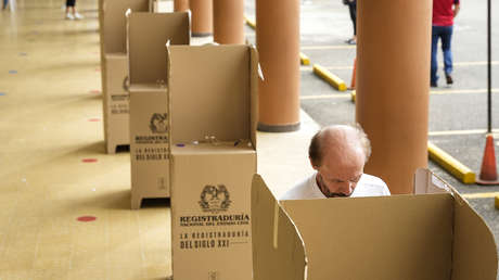 El 'factor Uribe' da un vuelco a la carrera presidencial en Colombia