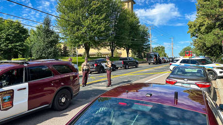 Dos niños muertos y 17 personas heridas deja tiroteo en instituto católico de Mineápolis