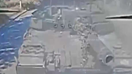 VIDEOS: Militares rusos "castigan" a Leopard ucraniano