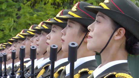 VIDEO: Mujeres de la Guardia de Honor china entrenan para megadesfile