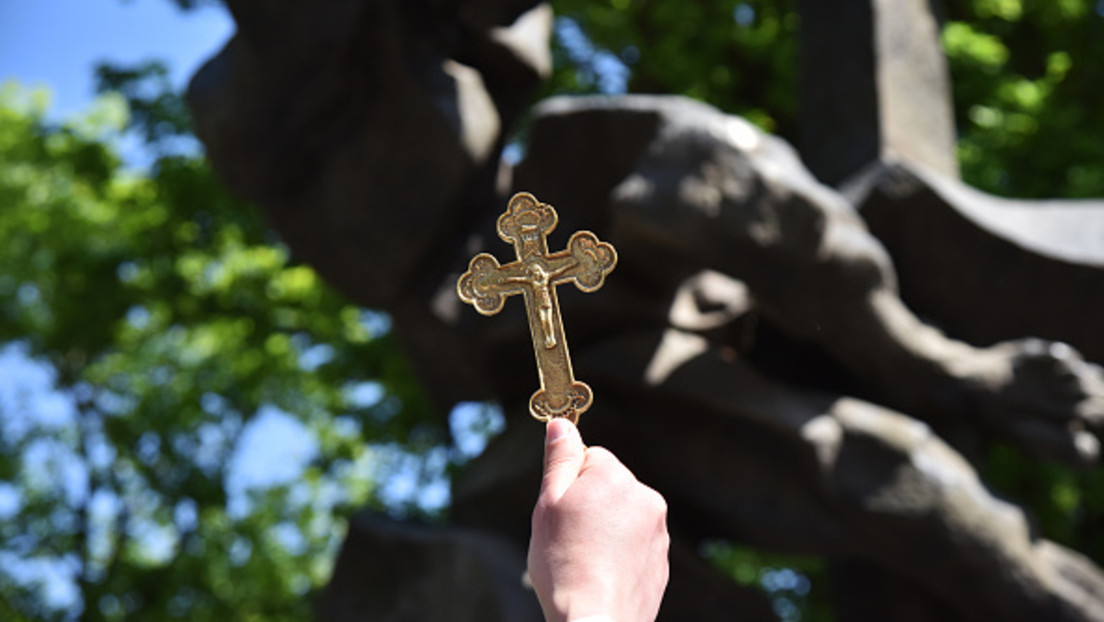Movilizan a la fuerza a un sacerdote ucraniano durante un funeral
