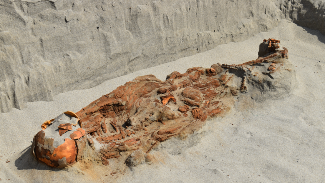 Hallan cuerpos de 2.300 años enterrados de forma "extraña" en este país latinoamericano